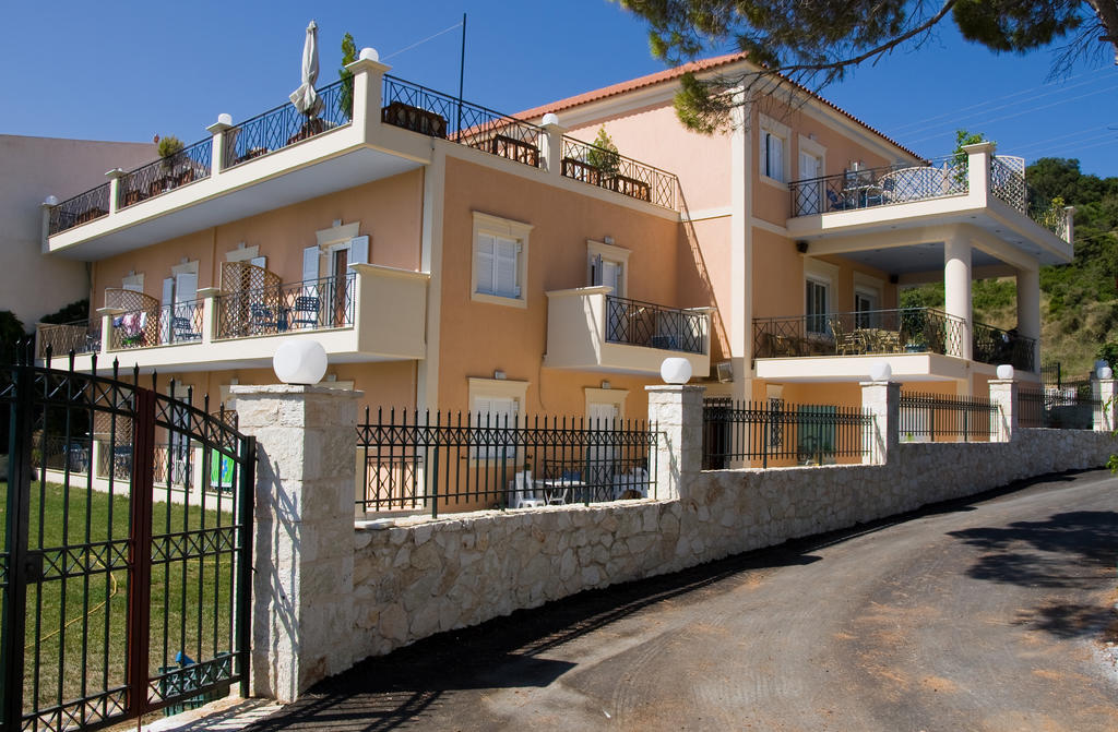 Lazaratos Hotel Kouvalata Kültér fotó